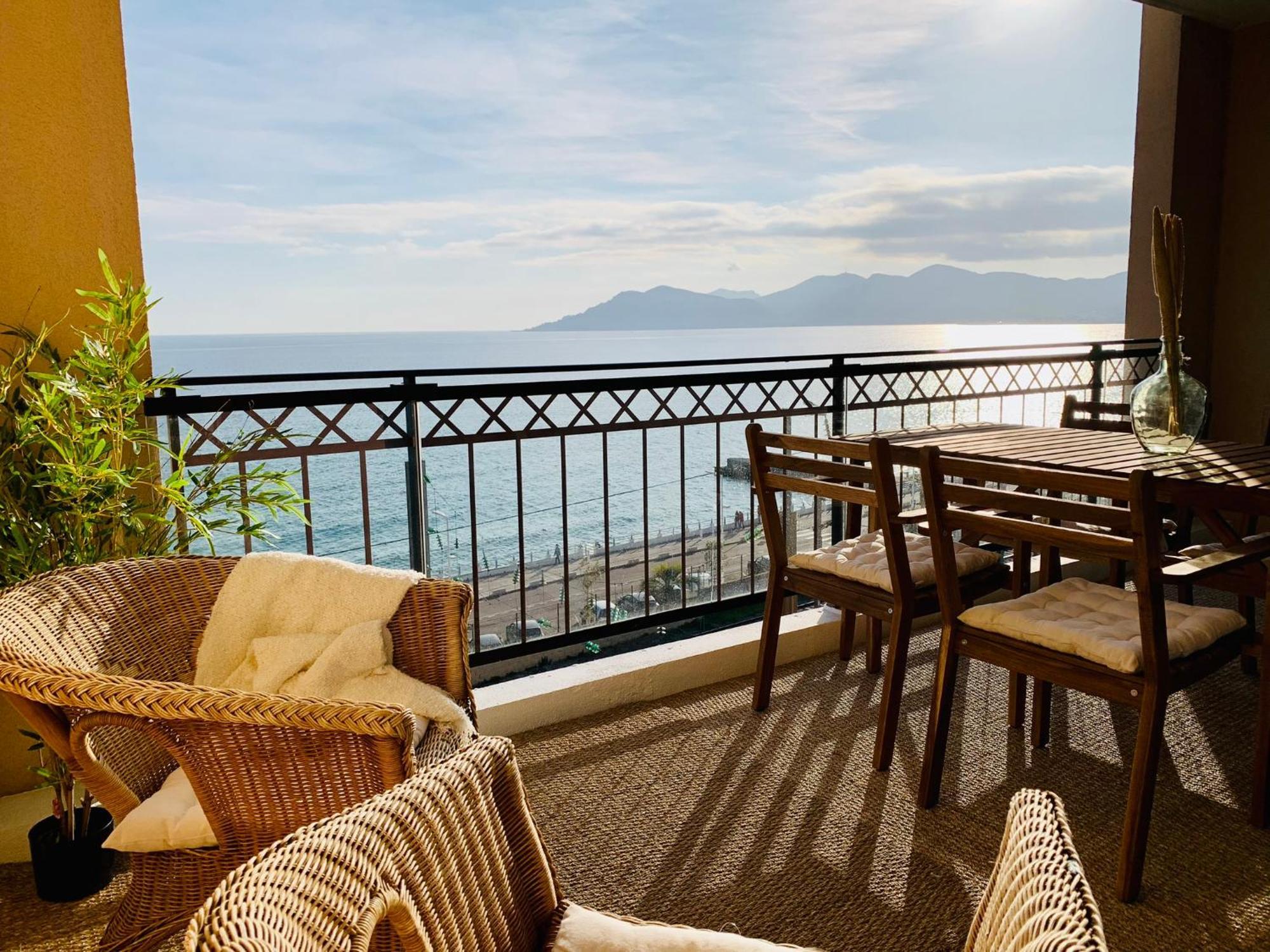 Apartment Front Beach - Beautiful View *